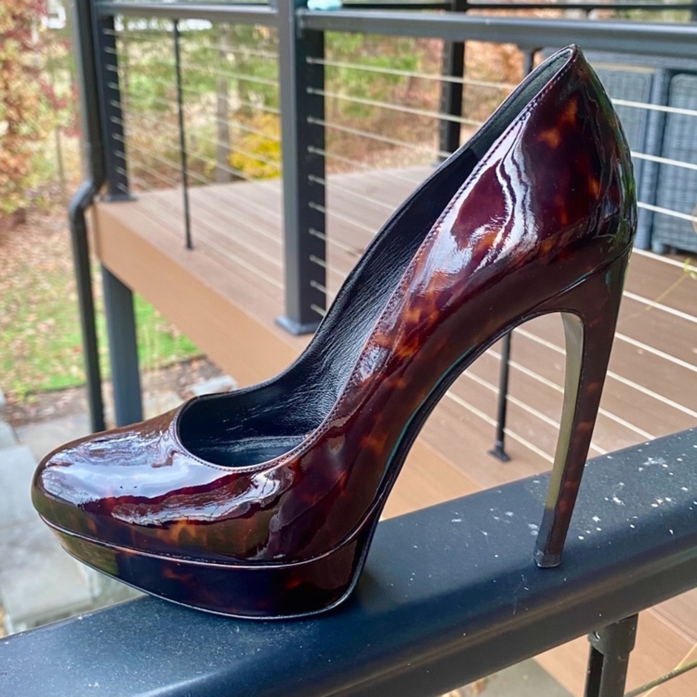 Alexander McQueen Tortoiseshell Heels , size 8 1/2. GORGEOUS HEELS !